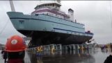 Nová loď vstoupí poprvé ve vodě