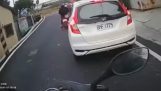 El extraño accidente de scooter