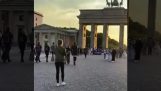 Εντωμεταξύ στο Βερολίνο…