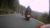 O terremoto em Taiwan é registrado por um motociclista