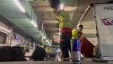 Bagageafhandelaars op de luchthaven van Melbourne