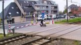 踏板车与火车