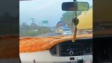 Dirigindo nas estradas da Indonésia