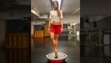 Een ballerina oefent evenwicht