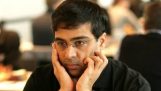 Anand investerer 1:43 sekunder for fjerde træk i en skak semifinalen