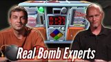 Reale artificieri disinnesca una bomba in VR gioco