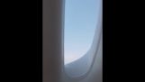 Het filmen van de hemel vanuit een vliegtuig