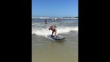 Um pequeno surfista