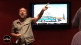 Nicolas Cage zingt ‘Purple Rain’ in een bizarre karaoke-sessie