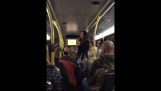 cor ucrainean cântă pe un autobuz (Dublin)