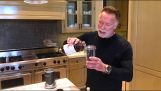 Arnold Schwarzenegger révèle la recette de sa boisson protéinée