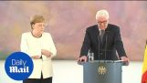 Tekrar sallayarak Angela Merkel