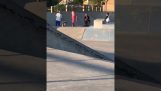 Ikke bruk mobilitet scooter i en skatepark