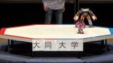 Vicces robot harcban Japánban