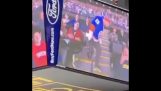 Hockey fan pretends to propose on kiss cam