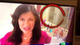 Dziennikarz przypadkowo filmuje męża pod prysznicem na żywo