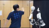 Ambidex: robot basketbalový hráč