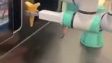 Robot perfeccionista: El helado debe ser perfecto!