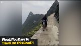 Carretera peligrosa en Vietnam