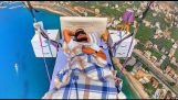 Paragliden op een bed