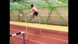 Олимпийският шампион Стефан Холм прескача препятствия