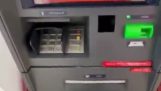 Geldautomat hat schlechte Laune