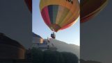 Heißluftballon wirft Volta-Tempel-Skulptur um