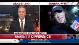 Reporter blir påkörd av bil i direktsänd TV