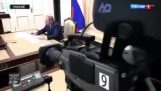 Putin tries to catch a falling pen