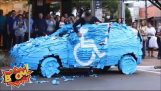 Post-it grap voor een automobilist op een gehandicaptenparkeerplaats