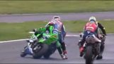 Spectaculair ongeval in Superbikes