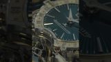 En klocka med mekaniska ringsignaler för att visa tiden
