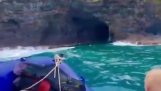 Lyhyt merimatka Waiahuakuan luolaan