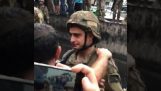 Ένας στρατιώτης στη Βηρυτό δακρύζει