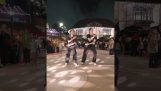 Duo tancuje na Stayin’ Nažive