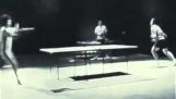 Bruce Lee játszik ping pong