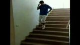 सीढ़ियों से उतरना करने के लिए सबसे तेज़ तरीका