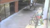 Een vrouw ontkent het stelen van de fiets in San Francisco 