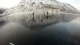 Auf einer großen zugefrorenen See