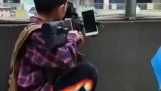 أطفال صينيون يشنون حربًا بتقنية الواقع المعزز