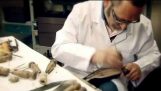 Будівництво ручної роботи взуття в лабораторії Louis Vuitton