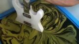 Το βάψιμο μιας κιθάρας με Swirling