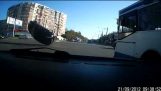 Ένας αμέριμνος οδηγός σε δρόμο της Ρωσίας