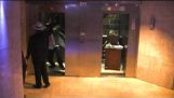 Rémi Gaillard: Le « parrain » dans l'ascenseur