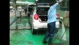 Ο μάστερ στο πλύσιμο αυτοκινήτου