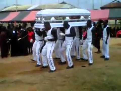 ガーナ 葬式