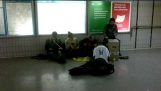 Een unieke band in de Metro van Helsinki