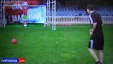 Lionel Messi contre le gardien de but-robot