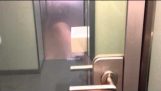 Μια high-tech πόρτα τουαλέτας