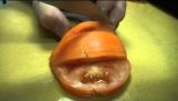 Ένας διαφορετικός τρόπος να κόψεις μια ντομάτα